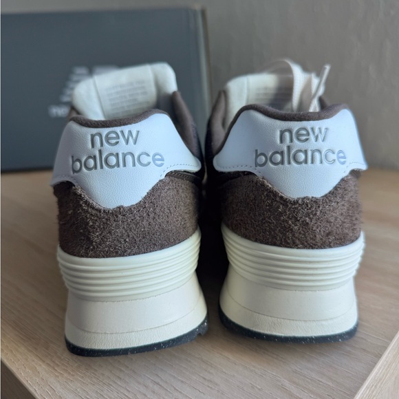 New Balance Women’s Brown Sneakers - Picture 4 of 9